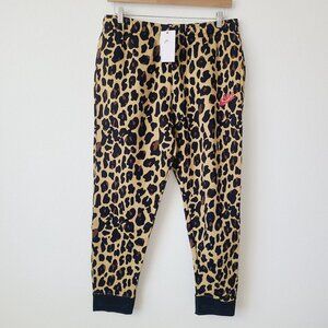 Nike Sportswear Leopard Tapered Club Fleece Sweatpants FB9046-722 Size XL Brown